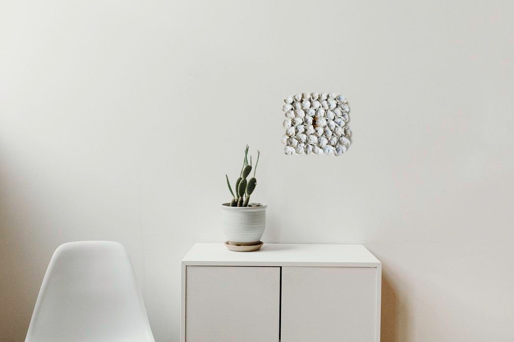 Decorazione da appendere con fiori e serratura