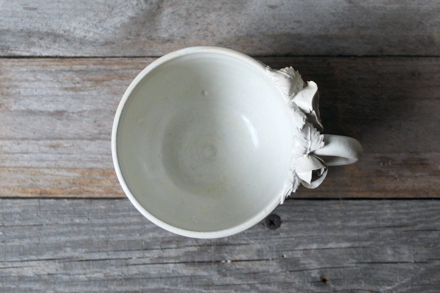 Tazza Ghirlanda (avorio) - Tazza in gres artigianale