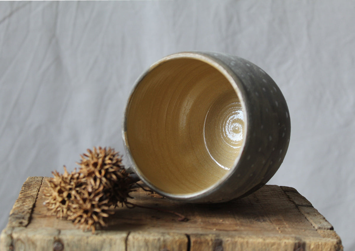 Cervo che bruca - Tazza in gres scuro