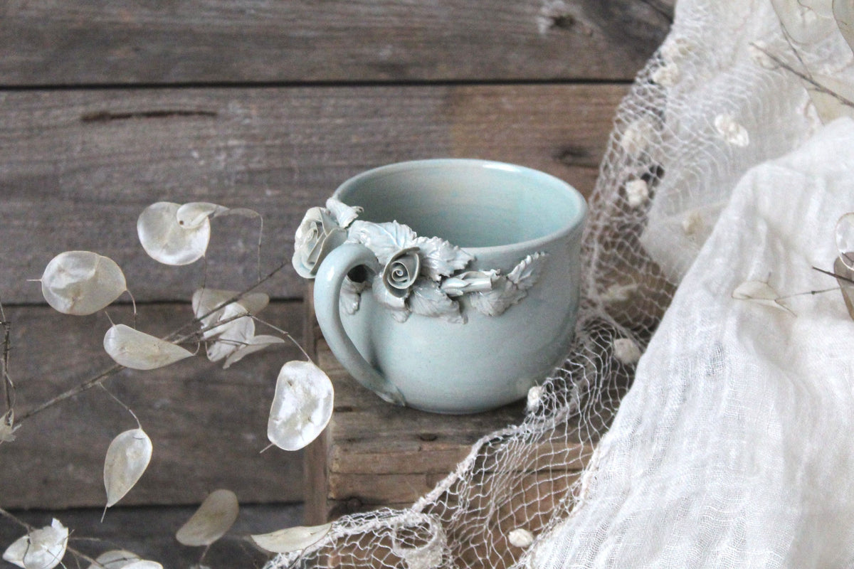Tazza Ghirlanda (azzurro) -Tazza in gres artigianale