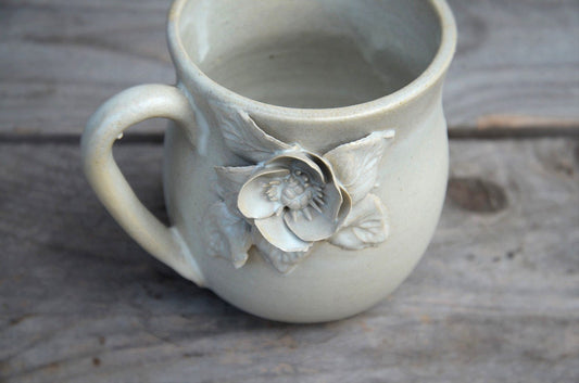 Anemone - Tazza in gres color crema