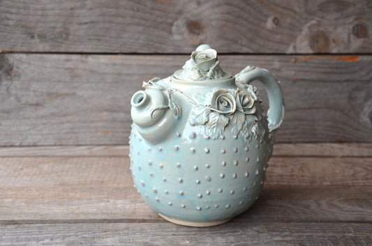 Teiera Alice in gres azzurro con rose e puntini  a rilievo