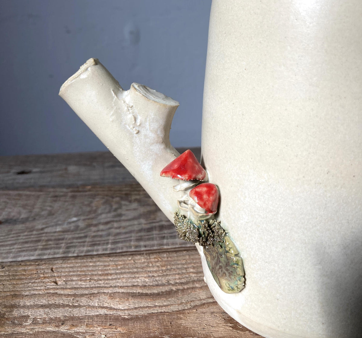 Teiera in gres con riccio e amanita