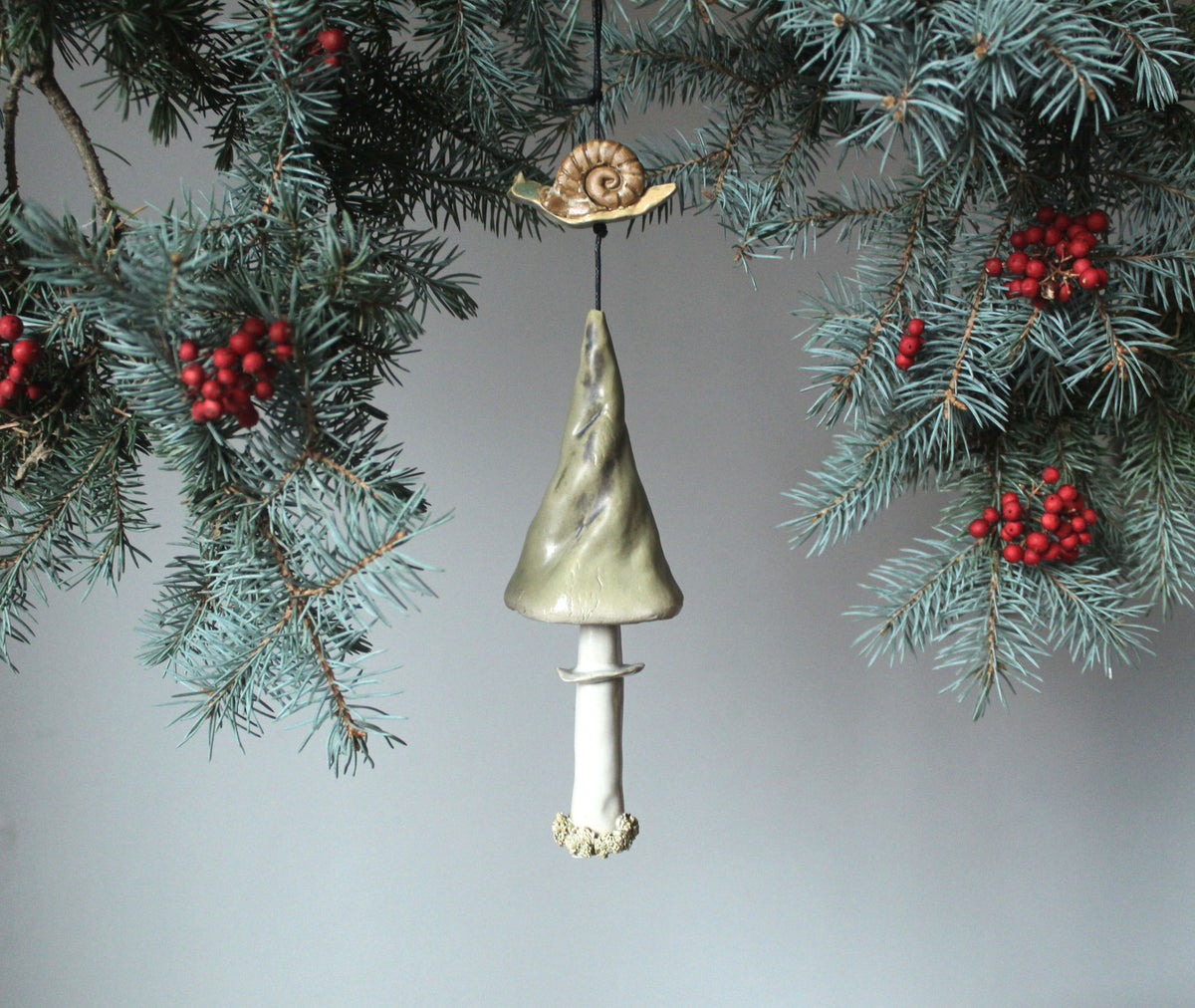 campanellina a forma di fungo con lumachina. Decorazione natalizia