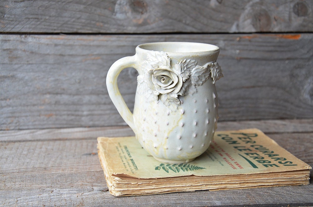 Tazza Rosa Alice Puntinato ( avorio) - Tazza in gres fatta a mano