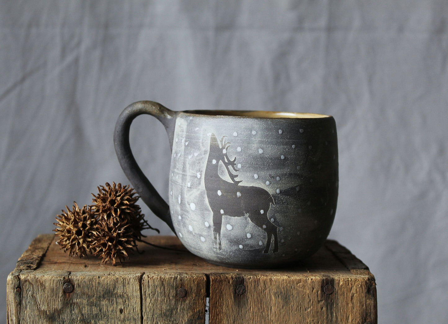 Cervo che annusa l'aria - Tazza in gres scuro