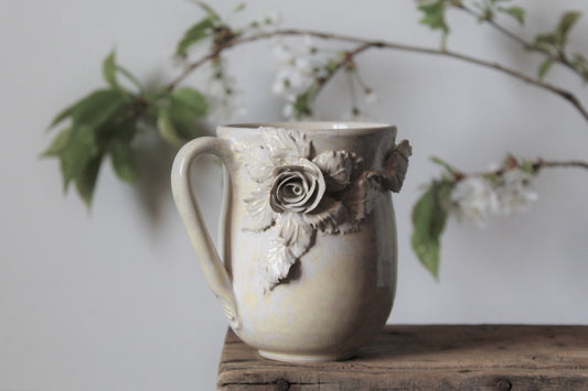 Tazza Rosa Alice (avorio) - Tazza in gres artigianale