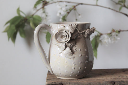 Tazza Rosa Alice Puntinato ( avorio) - Tazza in gres fatta a mano